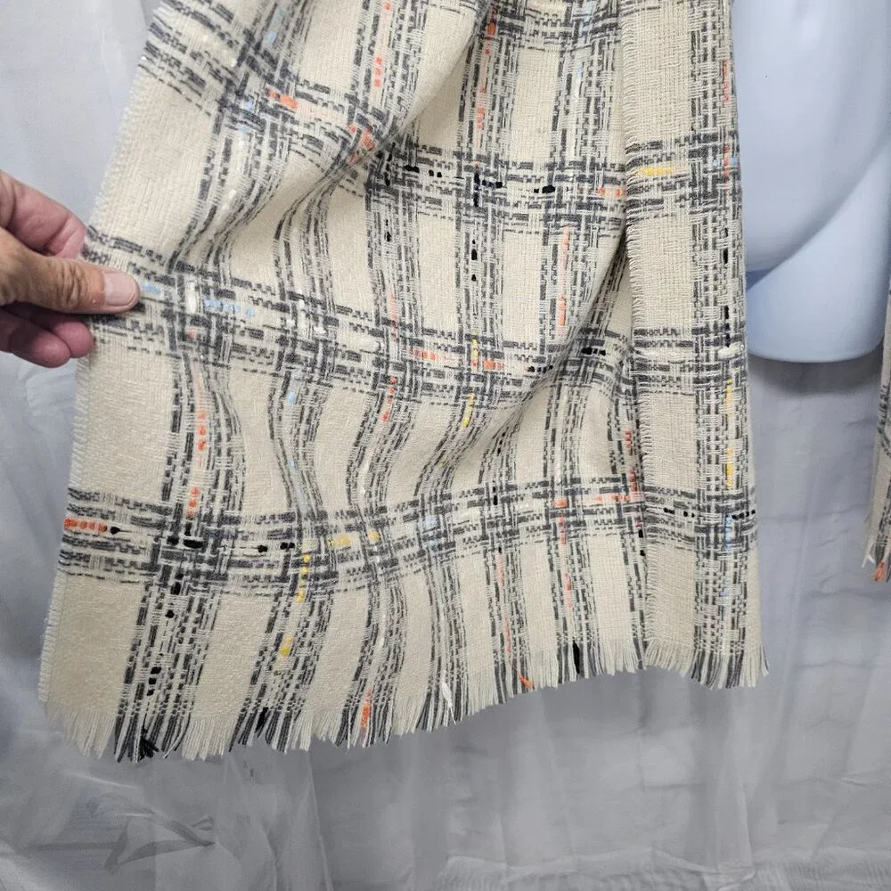 Scarf Winter Gray Cream Plaid Woven Fringe Retro Comfy Cozy